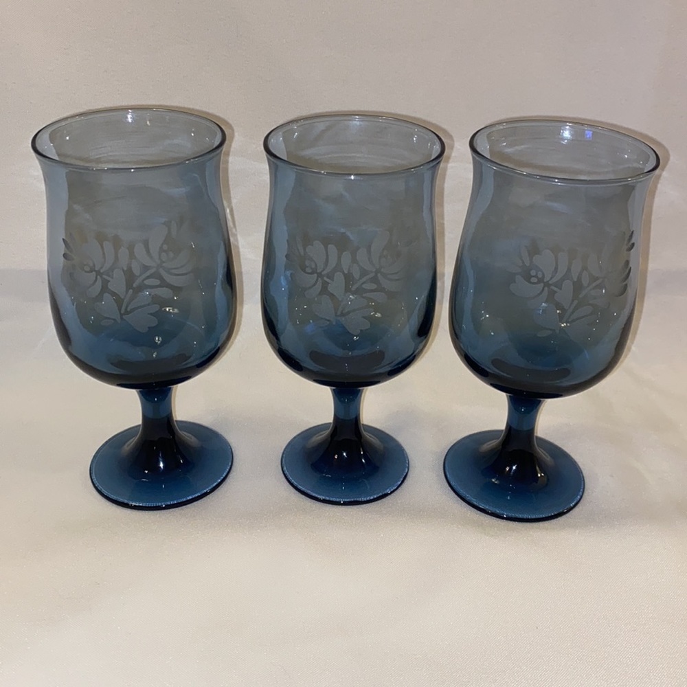 3 Pfaltzgraff Yorktowne Stemware